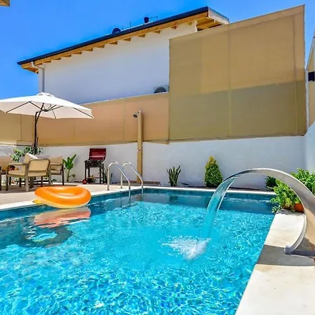 Canoezue 4 Villa *